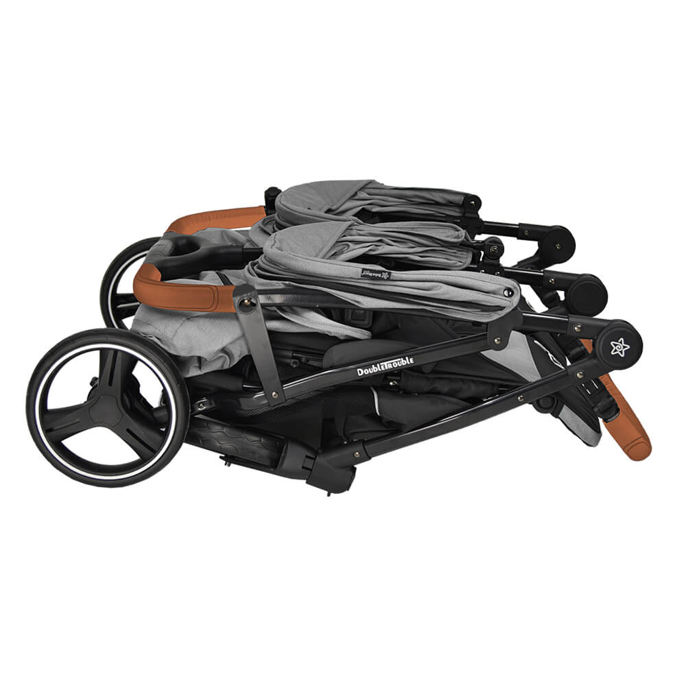 Η φωτογραφία δείχνει ﻿Καρότσι διδύμων της εταιρείας Bebe Stars.