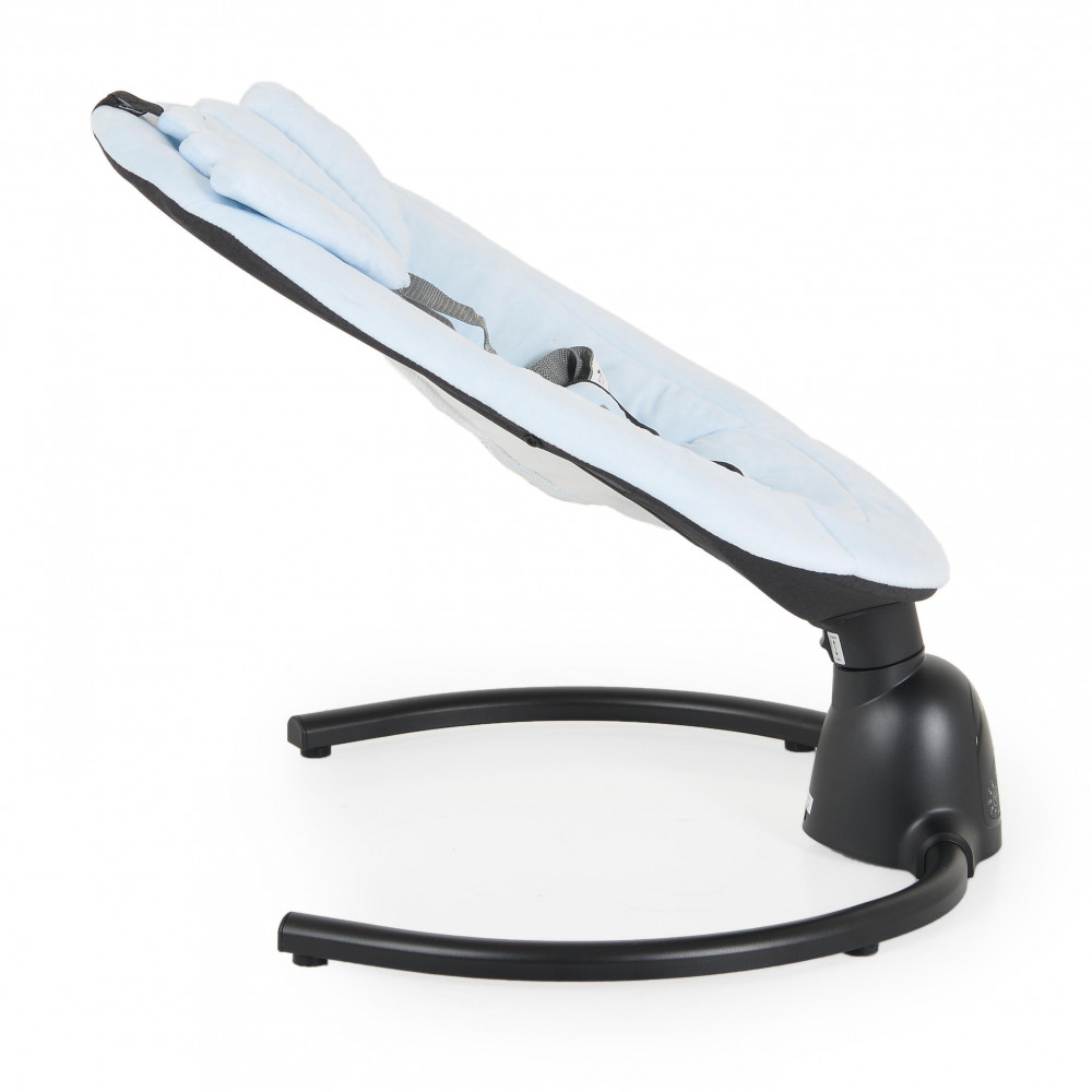 Η φωτογραφία δείχνει Το ρηλάξ για μωρά Clarissa έχει 5 ταχύτητες κουνήματος και ένα στιλάτο σχεδιασμό, κατάλληλο για οποιοδήποτε εσωτερικό χώρο.