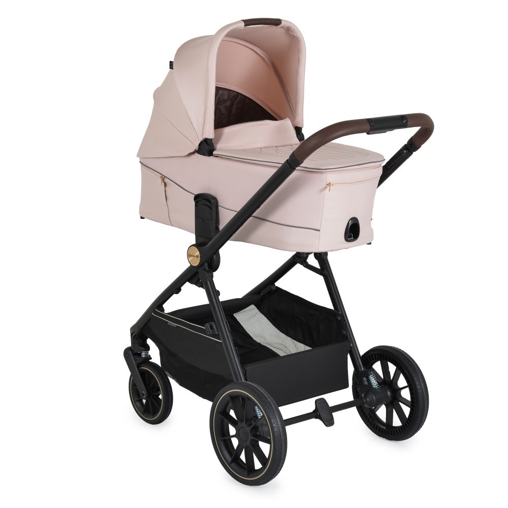 Η φωτογραφία δείχνει Καρότσι Celebrity 2 σε 1, Cangaroo, σχεδιασμένο με γνώμονα τη δυναμική καθημερινότητα των γονέων και την απόλυτη άνεση του παιδιού.