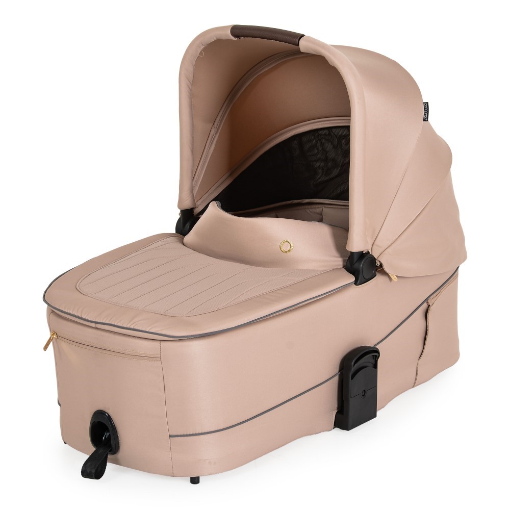 Η φωτογραφία δείχνει Καρότσι Celebrity 2 σε 1, Cangaroo, σχεδιασμένο με γνώμονα τη δυναμική καθημερινότητα των γονέων και την απόλυτη άνεση του παιδιού.