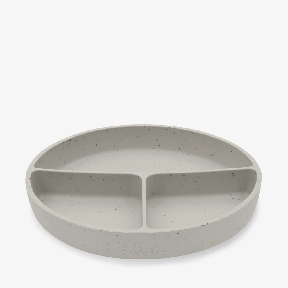 Το διαιρούμενο πιάτο με βάση αναρρόφησης Platinum Silicone είναι ειδικά σχεδιασμένο για να υποστηρίζει τη μετάβαση του μωρού σας σε στερεές τροφές, προσφέροντας πρακτικότητα και ασφάλεια για κάθε γεύμα.