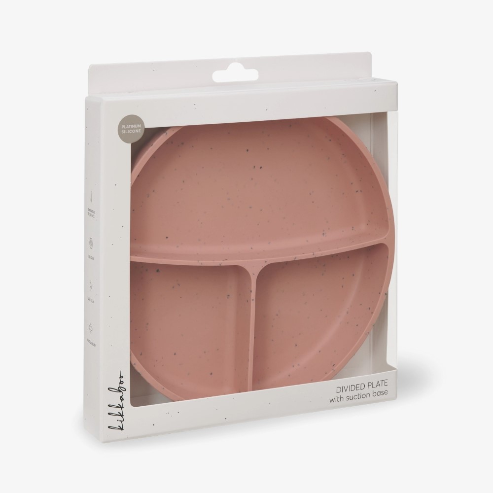 Η φωτογραφία δείχνει Το διαιρούμενο πιάτο με βάση αναρρόφησης Platinum Silicone είναι ειδικά σχεδιασμένο για να υποστηρίζει τη μετάβαση του μωρού σας σε στερεές τροφές, προσφέροντας πρακτικότητα και ασφάλεια για κάθε γεύμα.