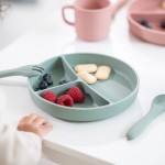 Το διαιρούμενο πιάτο με βάση αναρρόφησης Platinum Silicone είναι ειδικά σχεδιασμένο για να υποστηρίζει τη μετάβαση του μωρού σας σε στερεές τροφές, προσφέροντας πρακτικότητα και ασφάλεια για κάθε γεύμα.