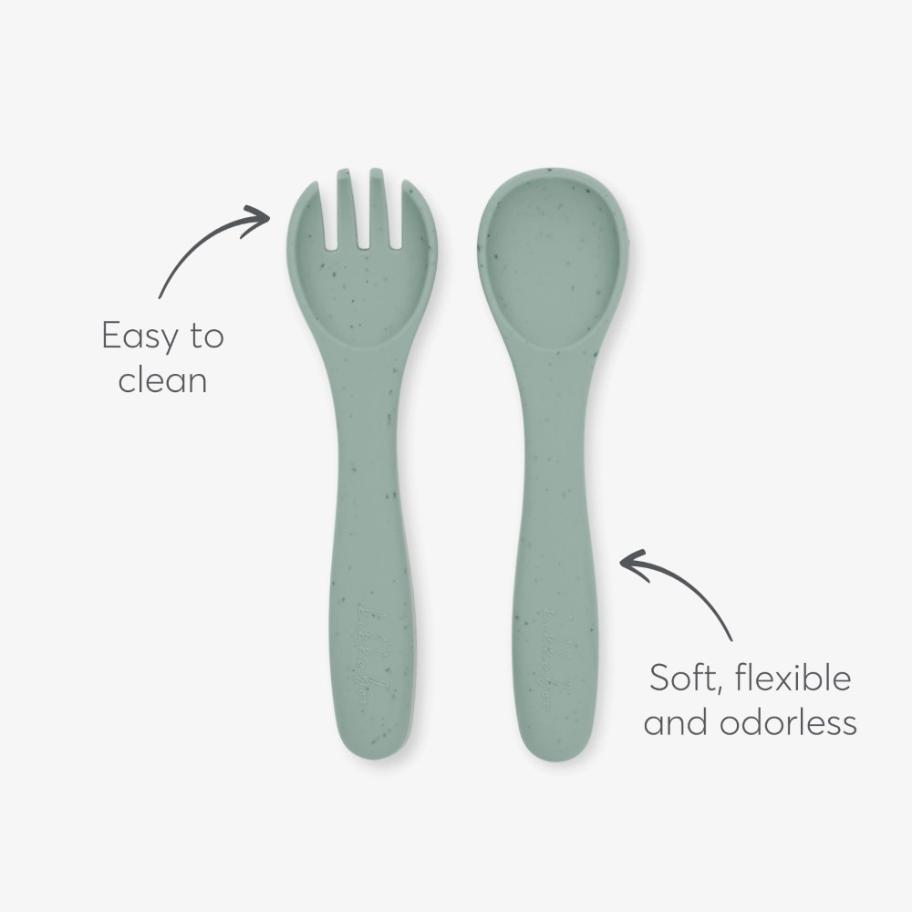 Η φωτογραφία δείχνει Σετ φαγητού 5 τεμαχίων από σιλικόνη είναι ο ιδανικός σύντροφος για το μωρό σας κατά τη διάρκεια του γεύματος, προσφέροντας όλα όσα χρειάζεται για ασφαλές, ανεξάρτητο και ευχάριστο τάισμα από 6 μηνών και άνω.