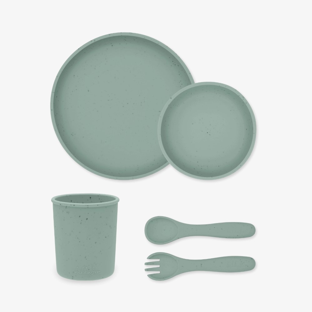 Η φωτογραφία δείχνει Σετ φαγητού 5 τεμαχίων από σιλικόνη είναι ο ιδανικός σύντροφος για το μωρό σας κατά τη διάρκεια του γεύματος, προσφέροντας όλα όσα χρειάζεται για ασφαλές, ανεξάρτητο και ευχάριστο τάισμα από 6 μηνών και άνω.