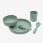 Η φωτογραφία δείχνει Σετ φαγητού 5 τεμαχίων από σιλικόνη είναι ο ιδανικός σύντροφος για το μωρό σας κατά τη διάρκεια του γεύματος, προσφέροντας όλα όσα χρειάζεται για ασφαλές, ανεξάρτητο και ευχάριστο τάισμα από 6 μηνών και άνω.