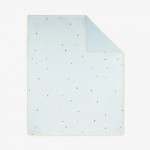 Η καλοκαιρινή κουβέρτα  είναι μια απαλή και αναπνεύσιμη διπλής όψης κουβέρτα, σχεδιασμένη προσεκτικά για να διατηρεί το νεογέννητό σας ζεστό και άνετο κατά τους θερμότερους μήνες.