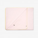 Η καλοκαιρινή κουβέρτα  είναι μια απαλή και αναπνεύσιμη διπλής όψης κουβέρτα, σχεδιασμένη προσεκτικά για να διατηρεί το νεογέννητό σας ζεστό και άνετο κατά τους θερμότερους μήνες.