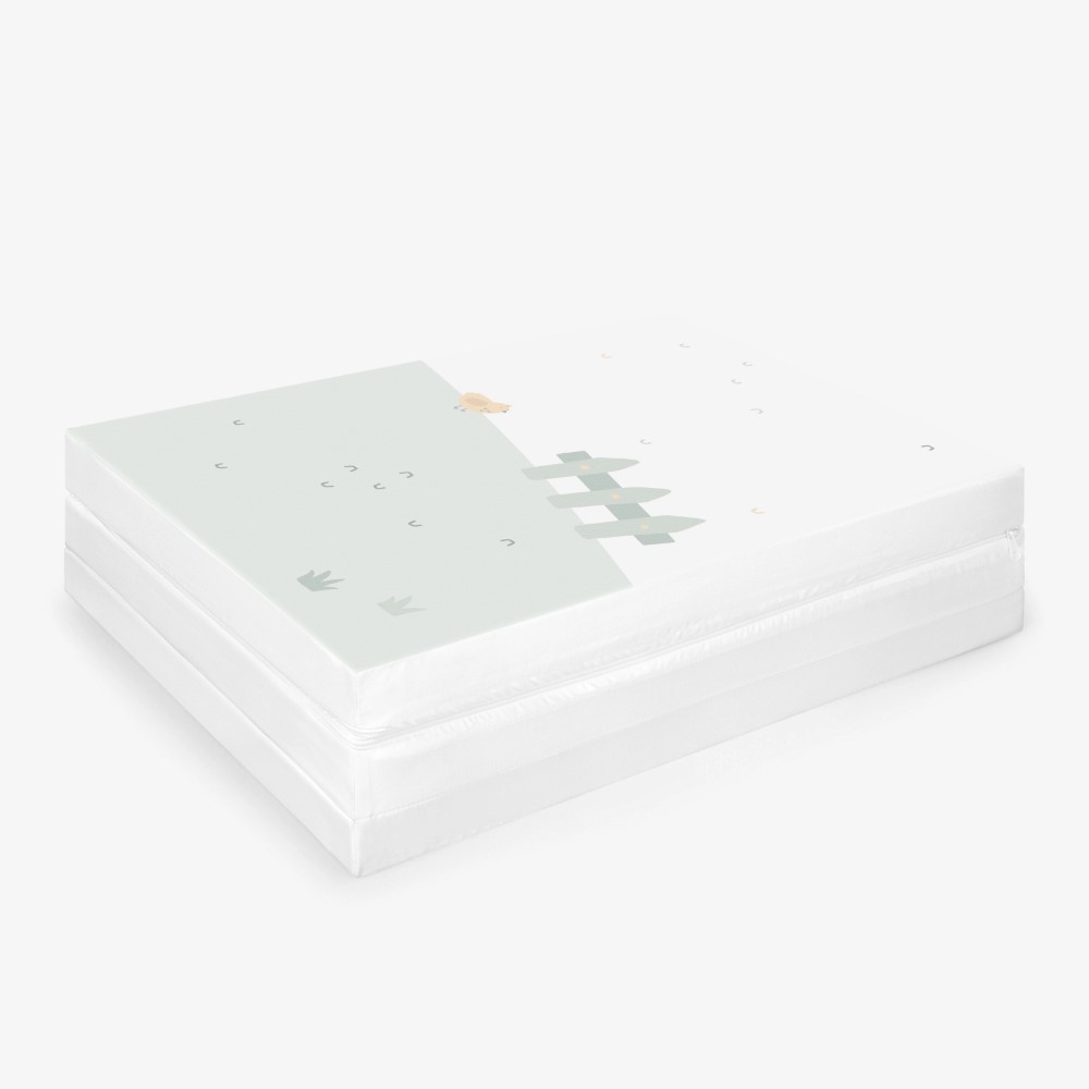 Εξασφαλίστε άνεση και ευκολία για το μωρό σας όπου κι αν πάτε με το πτυσσόμενο στρώμα STRIPY FRIENDS.