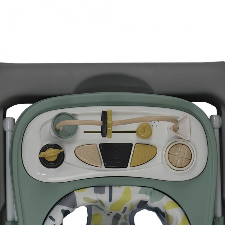 Η νέα στράτα Step by step της Bebe Stars βοηθάει το μωρό σας, ώστε να καλλιεργήσει την αίσθηση της κατεύθυνσης, να ανακαλύψει την ανεξαρτησία του, να εξοικειωθεί με το περπάτημα, να ασκεί τους μύες των ποδιών και να αυξάνει την εμπιστοσύνη του μωρού σας στην εξερεύνηση του περιβάλλοντος με τη μέγιστ