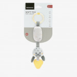 Η φωτογραφία δείχνει Το λούτρινο παιχνίδι με κουδούνισμα είναι ένας απαλός και συναρπαστικός λούτρινος σύντροφος, σχεδιασμένος για να διεγείρει τις αισθήσεις του μωρού σας με απαλούς ήχους και διαδραστικές υφές.