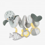 Η φωτογραφία δείχνει Το οριζόντιο σπειροειδές παιχνίδι είναι ένας απαλός και διαδραστικός λούτρινος σύντροφος σχεδιασμένος για να απασχολεί και να ψυχαγωγεί το μωρό σας.