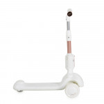 Η φωτογραφία δείχνει Χαρίστε στο παιδί σας συναρπαστικές στιγμές κίνησης με το 2-σε-1 Velvet Royal White scooter της Byox – ένα μείγμα κομψού σχεδιασμού και λειτουργικότητας, που δημιουργήθηκε ειδικά για μικρά παιδιά άνω των 3 ετών που αγαπούν το ενεργό παιχνίδι.