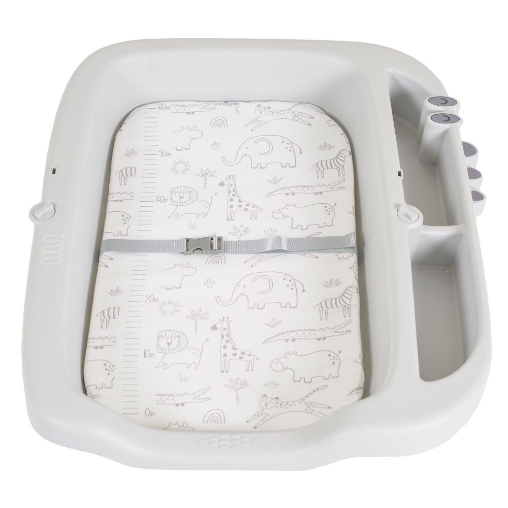 Η φωτογραφία δείχνει Πολυλειτουργική Αλλαξιέρα Croco, CangarooΚατάλληλη από τη γέννηση έως 12 μήνες και μέγιστο βάρος 15 κιλάΒασικά χαρακτηριστικά:• Σχεδιασμένη για αλλαγή πάνας, ντύσιμο, φροντίδα μωρού και μασάζ• Μαλακό στρώμα αλλαγής με κλίμακα μέτρησης και αφαιρούμενο κάλυμμα για εύκολο καθάρισμα