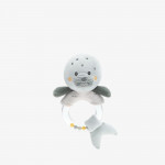 Η φωτογραφία δείχνει Η λούτρινη κουδουνίστρα  είναι ένα γοητευτικό και συναρπαστικό πρώτο παιχνίδι για το μικρό σας.