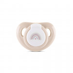 Η φωτογραφία δείχνει Προηγμένη καταπραϋντική θηλήΣτρογγυλό σχήμα θηλήςΠροστατευτικό καπάκι2 οπές αερισμού για επιπλέον ροή αέραΠροηγμένη καταπραϋντική