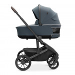 Η φωτογραφία δείχνει Dovadi Fly 2 σε 1 NIGHT GREY – Στυλ, άνεση & πρακτικότητα σε κάθε βόλταΓιατί να το επιλέξετεΤο πολυκαρότσι Dovadi Fly 2 σε 1 σε κομψό χρώμα NIGHT GREY είναι η ιδανική επιλογή για γονείς που αναζητούν μοντέρνο design, πρακτικές λύσεις και απόλυτη ασφάλεια.