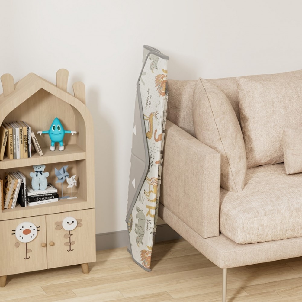 Η φωτογραφία δείχνει Παιδικό χαλάκι δραστηριοτήτων  διπλής όψεως, για να απασχολείται το παιδί σας δημιουργικά οποιαδήποτε ώρα της ημέρας.