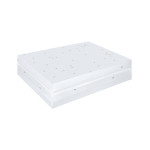 Η φωτογραφία δείχνει Εξασφαλίστε άνεση και ευκολία για το μωρό σας όπου κι αν πάτε με το πτυσσόμενο στρώμα STRIPY FRIENDS.