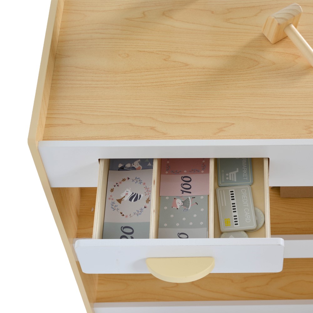 Εμπνεύστε τη φαντασία και το παιχνίδι ρόλων του παιδιού σας με αυτό το ξύλινο παιδικό κατάστημα Moni Toys με ρεαλιστικό σχεδιασμό! Το σετ παρέχει όλα όσα χρειάζονται για ένα διασκεδαστικό και εκπαιδευτικό παιχνίδι 