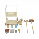 Η φωτογραφία δείχνει Εμπνεύστε τους μικρούς βοηθούς στο σπίτι με αυτό το ξύλινο καρότσι καθαρισμού Moni Toys με ρεαλιστικό σχεδιασμό από την Moni Toys! Αυτό το παιχνίδι μετατρέπει το καθάρισμα σε ένα διασκεδαστικό και εκπαιδευτικό παιχνίδι, βοηθώντας στην ανάπτυξη της φαντασίας, των κινητικών δεξιοτ