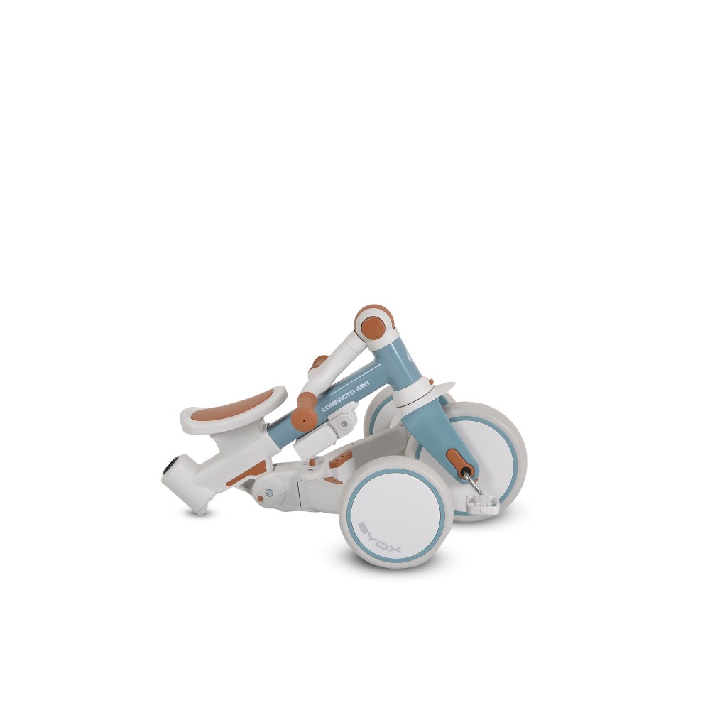 Η φωτογραφία δείχνει Compacto 4 σε 1, Byox – το τρίκυκλο που μεγαλώνει μαζί με το παιδί σας!Το πολυλειτουργικό τρίκυκλο Compacto 4 σε 1 έχει σχεδιαστεί για να προσαρμόζεται στις ανάγκες του παιδιού σας – από τις πρώτες κιόλας βόλτες μέχρι τις πρώτες ανεξάρτητες βόλτες του.