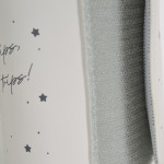 Η φωτογραφία δείχνει Ο φορητός θερμαντήρας μπιμπερό Thermo, Cangaroo λειτουργεί μέσω καλωδίου USB-C (Τύπου-C) και μπορεί να συνδεθεί σε αυτοκίνητο, power bank ή φορητό υπολογιστή.