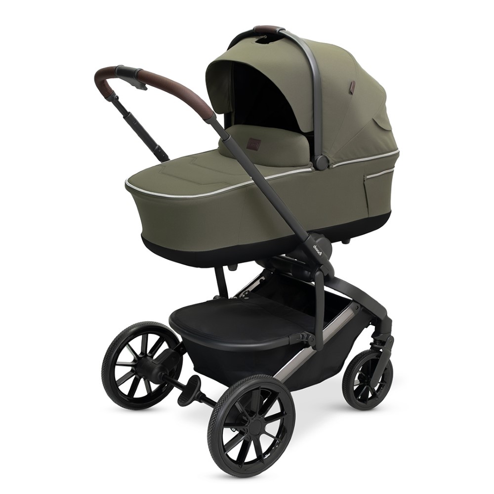 Η φωτογραφία δείχνει Dovadi Fly 3 σε 1 Forest Green – Στυλ, άνεση & πρακτικότητα σε κάθε βόλταΓιατί να το επιλέξετεΤο πολυκαρότσι Dovadi Fly 2 σε 1 σε κομψό χρώμα Forest Green είναι η ιδανική επιλογή για γονείς που αναζητούν μοντέρνο design, πρακτικές λύσεις και απόλυτη ασφάλεια.