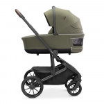 Η φωτογραφία δείχνει Dovadi Fly 3 σε 1 Forest Green – Στυλ, άνεση & πρακτικότητα σε κάθε βόλταΓιατί να το επιλέξετεΤο πολυκαρότσι Dovadi Fly 2 σε 1 σε κομψό χρώμα Forest Green είναι η ιδανική επιλογή για γονείς που αναζητούν μοντέρνο design, πρακτικές λύσεις και απόλυτη ασφάλεια.