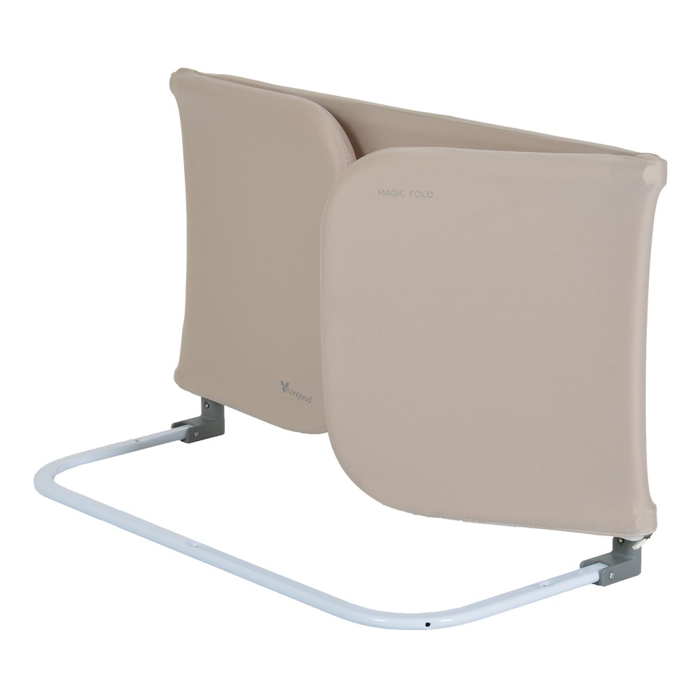 Η φωτογραφία δείχνει Η μπάρα κρεβατιού Magic Fold της Cangaroo έχει σχεδιαστεί για να παρέχει ασφάλεια και ηρεμία κατά τη σημαντική μετάβαση από μια βρεφική κούνια σε ένα μεγαλύτερο κρεβάτι.