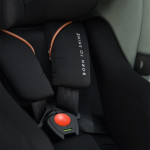 Η φωτογραφία δείχνει Το κάθισμα αυτοκινήτου i–Revo είναι ένα νέο κάθισμα της Bebe Stars, το οποίο ήρθε για να δώσει λύση σε κάθε σας διαδρομή με το μωράκι και το αυτοκίνητό σας σε καθημερινή βάση!Το i–Revo είναι σχεδιασμένο για παιδιά 40 έως 150 cm ύψους, διαθέτοντας επαρκή χώρο και προσφέροντας άνε