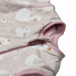 Σιγουρευτείτε ότι το παιδί σας παραμένει ζεστό όλη την νύχτα με τον υπνόσακο της Bebe Stars!Το 100% ελαστικό βαμβακερό αναπνεώμενο και αντιβακτιριδιακό ύφασμα δίνει  στο μωρό σας την άνεση  και την προστασία που χρειάζεται.