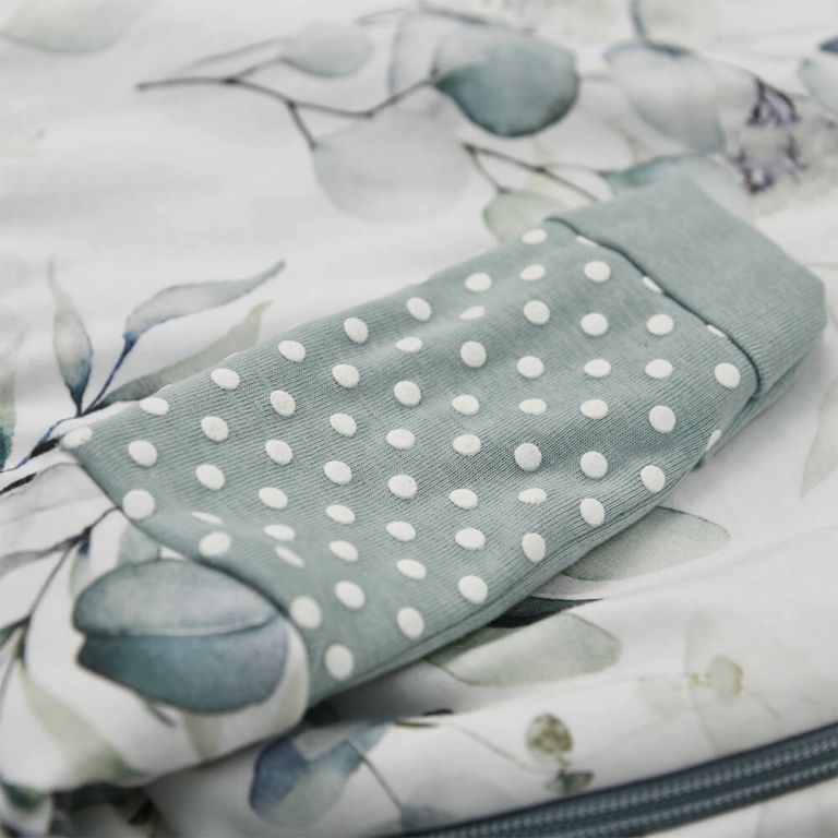 Σιγουρευτείτε ότι το παιδί σας παραμένει ζεστό όλη την νύχτα με τον υπνόσακο της Bebe Stars!Το 100% ελαστικό βαμβακερό αναπνεώμενο και αντιβακτιριδιακό ύφασμα δίνει  στο μωρό σας την άνεση  και την προστασία που χρειάζεται.