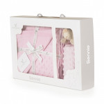 Βρεφική κουβέρτα αγκαλιάς με βελούδινη υφή, διαστάσεων 75x100 cm, κατασκευασμένη από 100% μαλακό πολυεστέρα, η οποία είναι ευχάριστη στην αφή και προσφέρει μια ανακουφιστική αίσθηση.