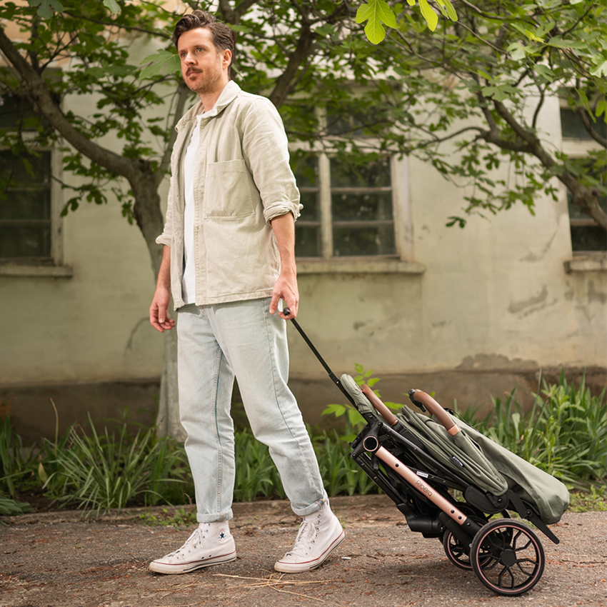 Η φωτογραφία δείχνει Καρότσι ταξιδίου Lorelli Ribera με μέγιστο υποστηριζόμενο βάρος παιδιού τα 15 κιλά.