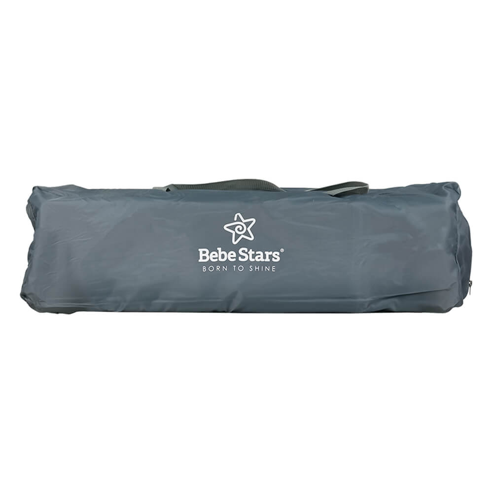 Η φωτογραφία δείχνει Το νέο παρκοκρέβατο Dreamer της Bebe Stars είναι ιδανικό για το σπίτι, αλλά και για μία εξόρμηση με το παιδί σας, καθώς είναι άνετο με μοντέρνο σχεδιασμό.