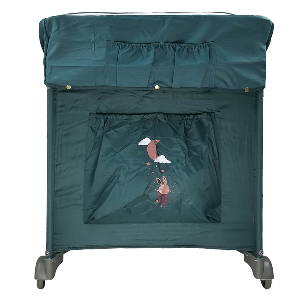 Η φωτογραφία δείχνει Το νέο παρκοκρέβατο Dreamer της Bebe Stars είναι ιδανικό για το σπίτι, αλλά και για μία εξόρμηση με το παιδί σας, καθώς είναι άνετο με μοντέρνο σχεδιασμό.