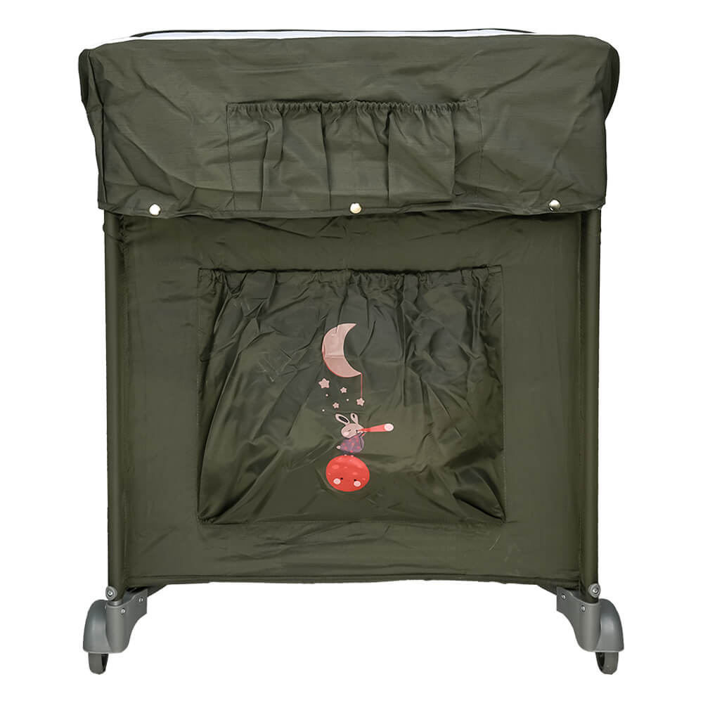 Η φωτογραφία δείχνει Το νέο παρκοκρέβατο Dreamer της Bebe Stars είναι ιδανικό για το σπίτι, αλλά και για μία εξόρμηση με το παιδί σας, καθώς είναι άνετο με μοντέρνο σχεδιασμό.