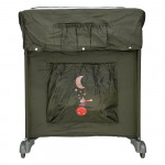 Η φωτογραφία δείχνει Το νέο παρκοκρέβατο Dreamer της Bebe Stars είναι ιδανικό για το σπίτι, αλλά και για μία εξόρμηση με το παιδί σας, καθώς είναι άνετο με μοντέρνο σχεδιασμό.