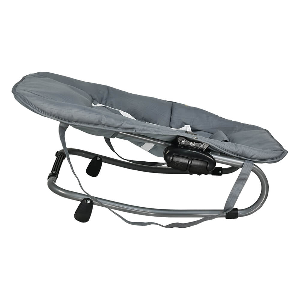 Η φωτογραφία δείχνει – Μοντέρνο ρηλάξ με ανατομική θέση, ιδανικό για νεογέννητα.