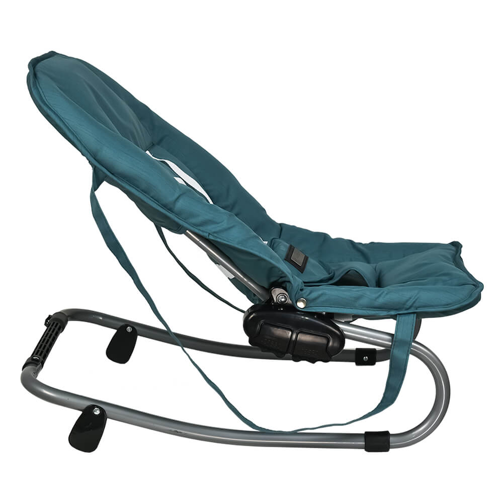 Η φωτογραφία δείχνει – Μοντέρνο ρηλάξ με ανατομική θέση, ιδανικό για νεογέννητα.