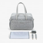 Η φωτογραφία δείχνει ΤΣΑΝΤΑ ΜΑΜΑΣ ΤΗΣ ΕΤΑΙΡΕΙΑΣ KIKKA BOO.