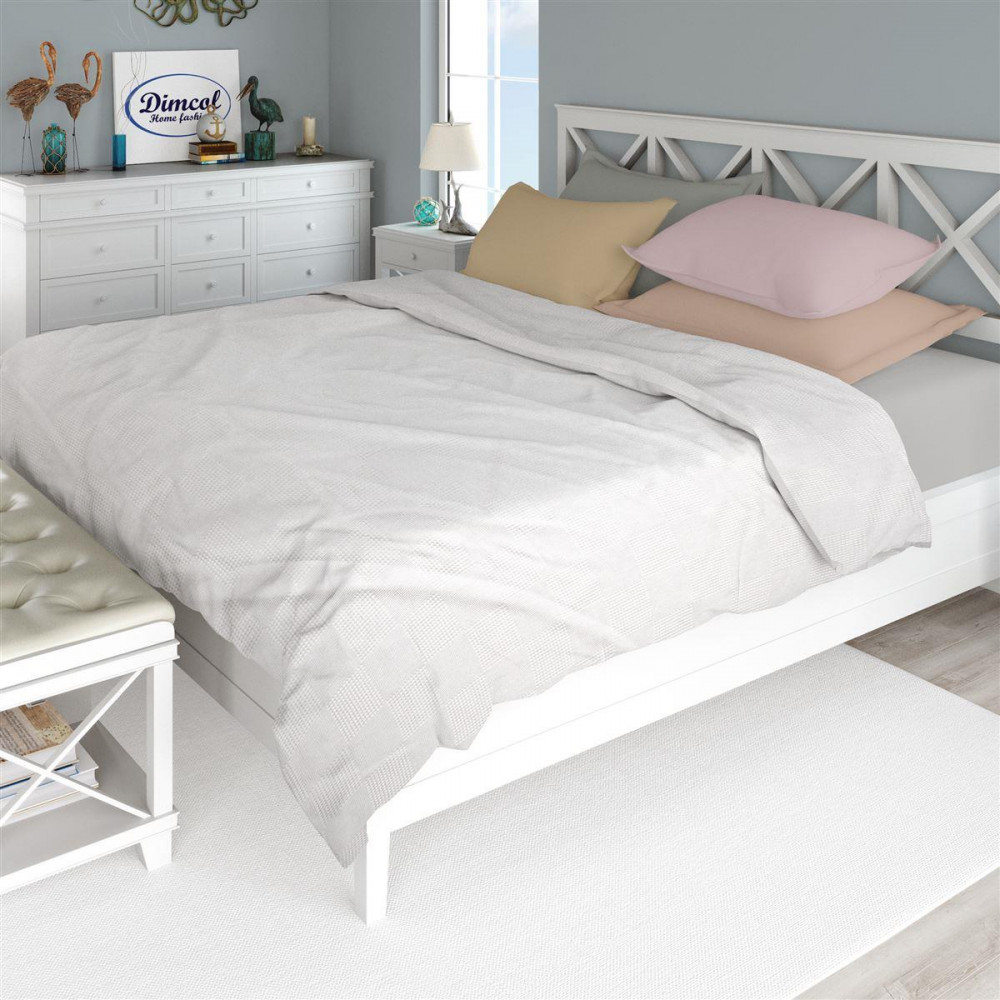 Η φωτογραφία δείχνει Άνετη και απαλή μονόχρωμη κουβέρτα πικέ υπέρδιπλη, διαστάσεων 220X250 cm.