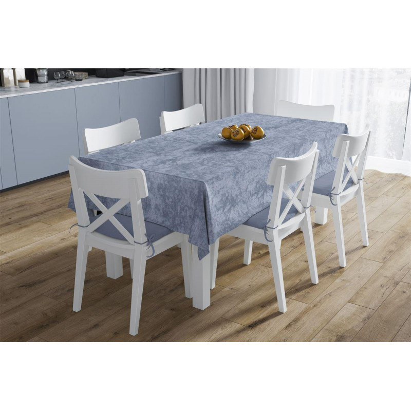 Η φωτογραφία δείχνει Σετ Αλέκιαστο τραπεζομάντηλο 140Χ220 cm και τραβέρσα 40Χ220 cm ύφανσης PANAMA με ειδικό φινίρισμα στα νήματα, που το καθιστά μαλακό και αδιάβροχο.