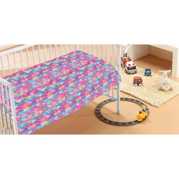 Η φωτογραφία δείχνει Κουβέρτα Fleece αγκαλιάς εξαιρετικά απαλής υφής με σχέδια που φωσφορίζουν στο σκοτάδι, διαστάσεων 70X110 cm για να αγκαλιάζετε ζεστά το μωρό σας.