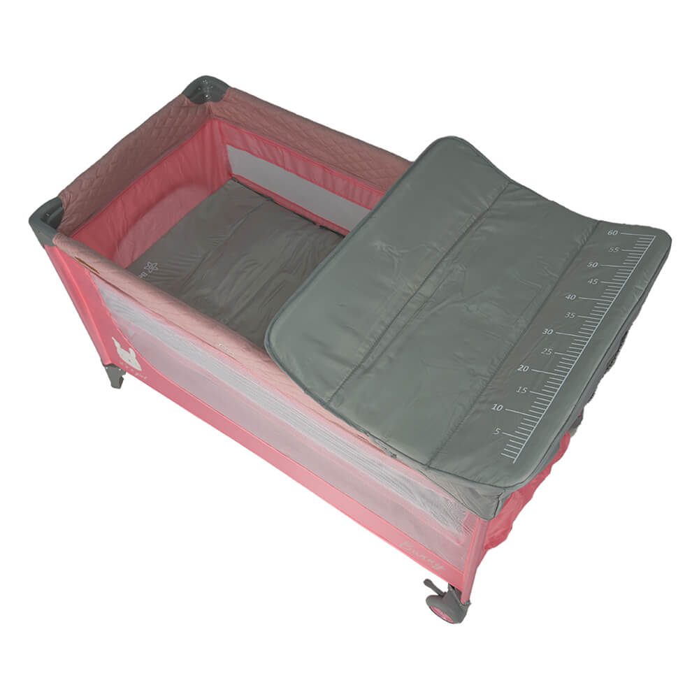 Το νέο παρκοκρέβατο Comfort της Bebe Stars, όπως και το όνομα του, είναι ιδανικό για το σπίτι, αλλά και για μία εξόρμηση με το παιδί σας, καθώς είναι άνετο με μοντέρνο σχεδιασμό.