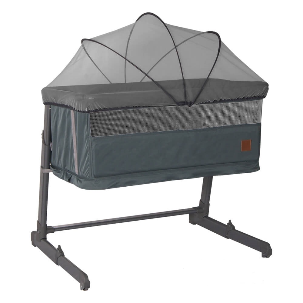 Το Side to Side Plus 2in1 είναι το νέο λίκνο-παρκοκρέβατο της Bebe Stars όπου το μωρό σας μπορεί να κοιμηθεί με ασφάλεια στο λίκνο του, ενώ μπορείτε να είστε δίπλα του, να νιώθει προστασία και να το θηλάζετε με άνεση.