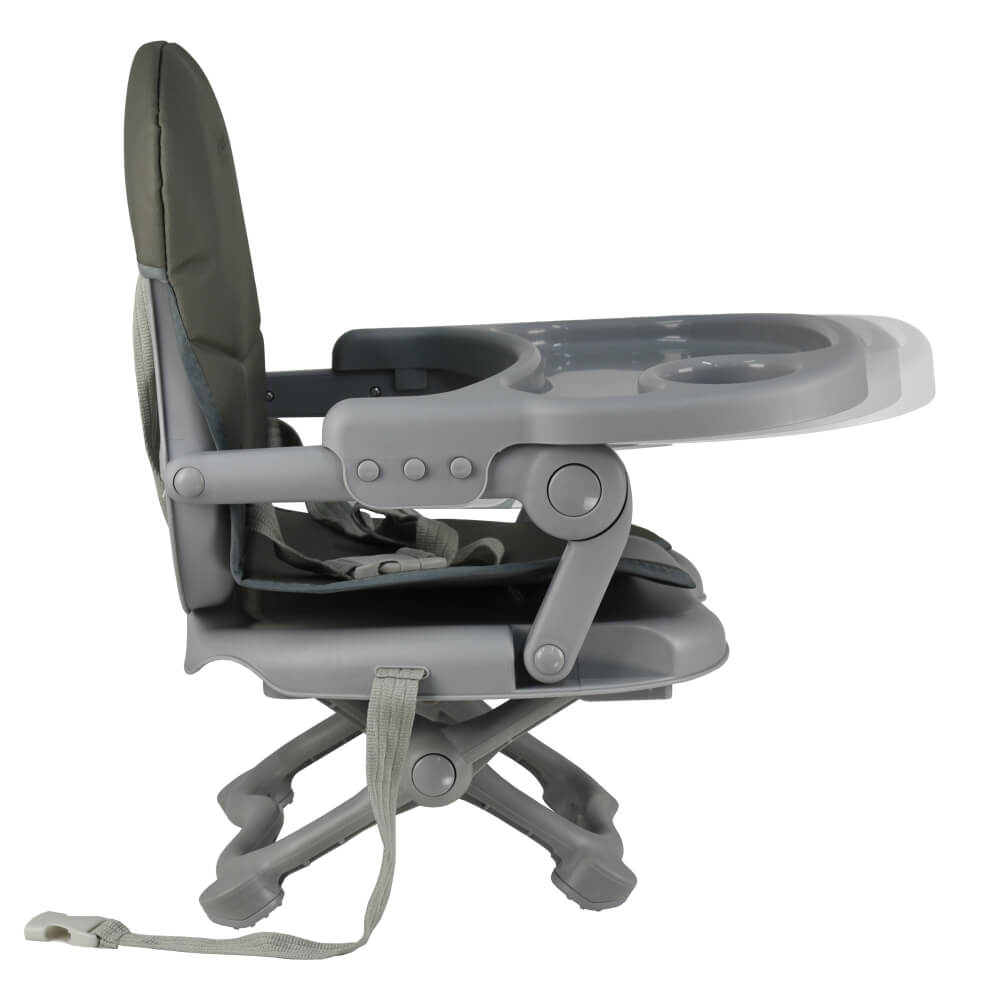 Η φωτογραφία δείχνει Το νέο καρεκλάκι φαγητού Tasty της Bebe Stars ήρθε για να σας συντροφεύει στην καθημερινότητα και τα ταξίδια σας! Είναι ελαφρύ, πτυσσόμενο, πρακτικό στη χρήση του και έχει σχεδιαστεί για να προσφέρει την άνεση που χρειάζεται το παιδάκι σας και την δική σας ευκολία σε κάθε χώρο τ