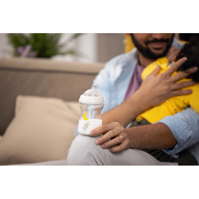 0m+• Προσομοιάζει το τάισμα όπως στο θηλασμό.