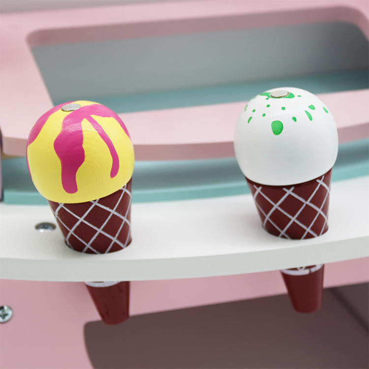 Ξύλινο παγωτατζίδικο της εταιρείας Cangaroo.